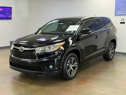 Used 2016 Toyota Highlander XLE FWD image 4