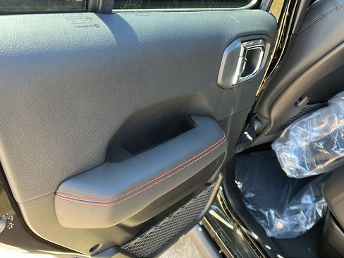 New 2025 Jeep Gladiator Rubicon image 17