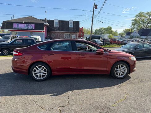 Used 2014 Ford Fusion SE FWD image 14