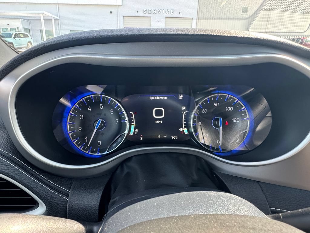 New 2027 Chrysler Pacifica Select FWD image 24