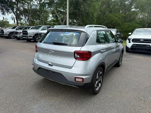 Used 2025 Hyundai Venue SEL FWD image 11