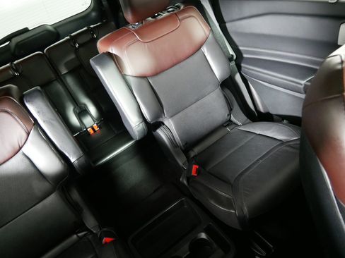 Used 2020 Ford Explorer Platinum w/ Premium Technology Package image 14