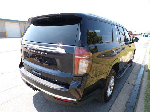 Used 2021 Chevrolet Suburban LT image 4