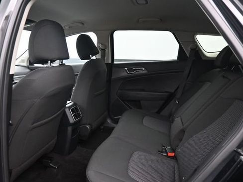 Used 2025 Kia Sportage LX AWD/4WD image 15