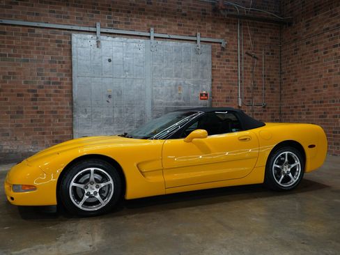 Used 2002 Chevrolet Corvette Convertible w/ Preferred Equipment Group2 image 8