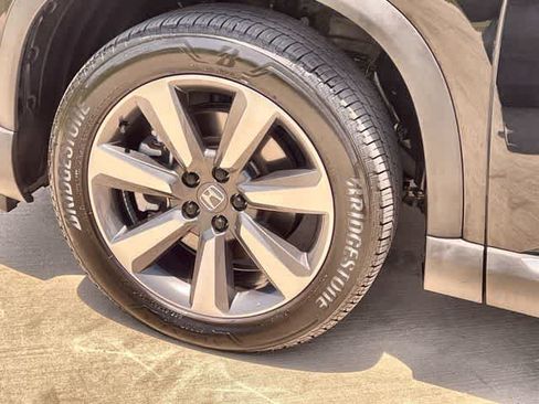 Used 2025 Honda Pilot Touring image 9