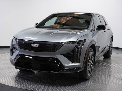 Used 2025 Cadillac Optiq Sport 2 w/ LPO, Floor Liner Package AWD/4WD image 3