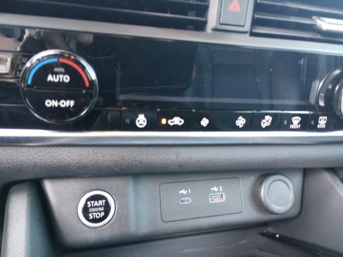 Used 2023 Nissan Rogue SV w/ SV Premium B Package image 24