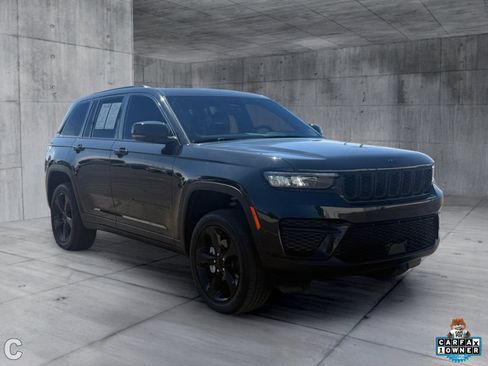 Used 2023 Jeep Grand Cherokee Altitude RWD image 8