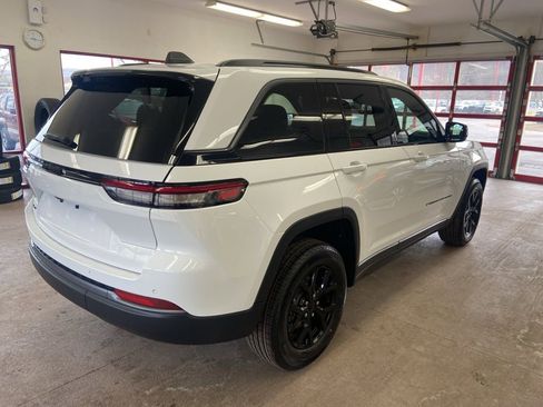 New 2026 Jeep Grand Cherokee Altitude image 14