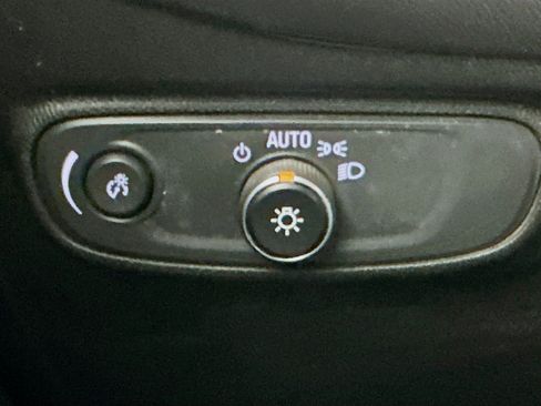 Used 2021 Chevrolet Equinox LS image 16