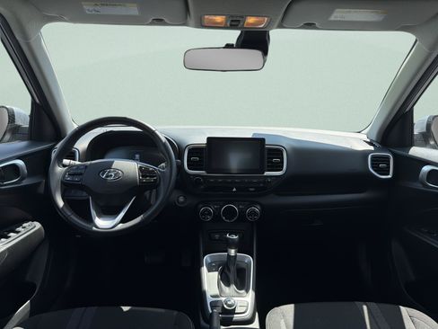 Used 2025 Hyundai Venue SEL FWD image 5
