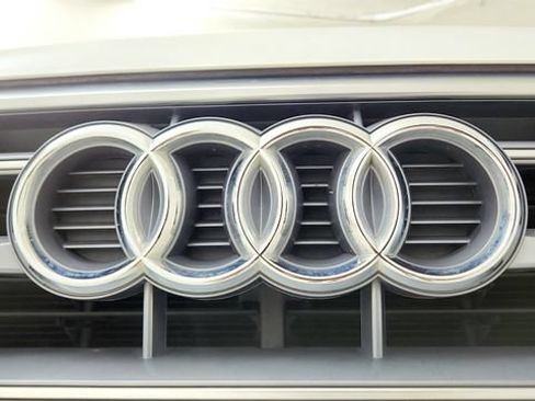 Used 2018 Audi Q5 2.0T Premium Plus w/ Premium Plus Package AWD/4WD image 32