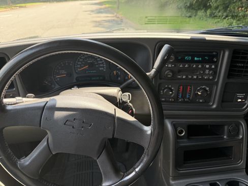 Used 2004 Chevrolet Silverado 2500 LS RWD image 9