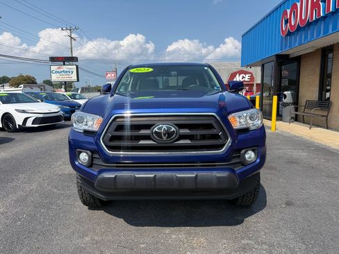 Used 2023 Toyota Tacoma SR5 AWD/4WD image 2