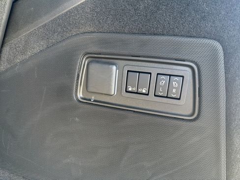 Certified 2024 Cadillac Escalade Premium Luxury w/ Performance Package image 30