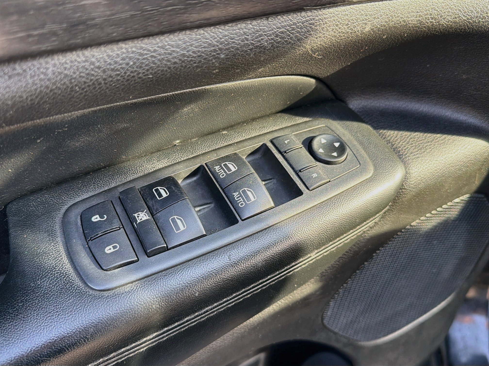 Used 2018 Jeep Grand Cherokee Laredo AWD/4WD image 13