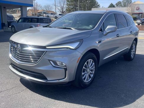 Used 2024 Buick Enclave Premium image 7