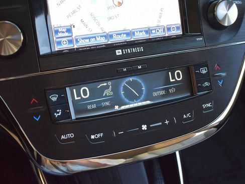 Used 2014 Toyota Avalon Limited w/ Technology Package FWD image 33