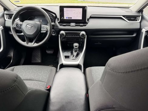 Used 2024 Toyota RAV4 XLE AWD/4WD image 2