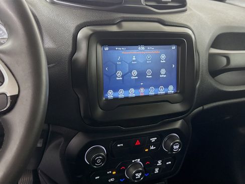 Used 2021 Jeep Renegade Latitude image 18