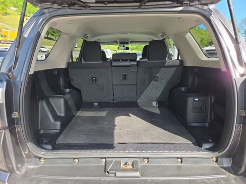 Used 2014 Toyota 4Runner SR5 AWD/4WD image 9
