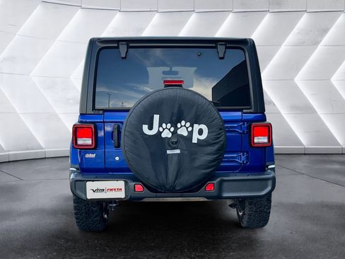 Used 2018 Jeep Wrangler Unlimited Sahara image 5