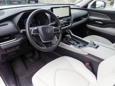 Certified 2024 Toyota Grand Highlander XLE image 14