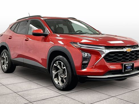 Used 2024 Chevrolet Trax LT w/ Driver Confidence Package image 2