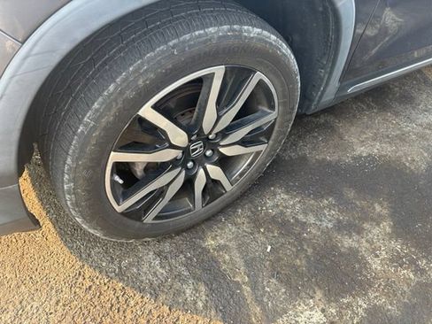 Used 2019 Honda Pilot Touring image 3