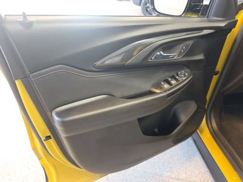 Used 2023 Chevrolet TrailBlazer RS w/ Convenience Package AWD/4WD image 9