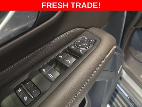 Used 2022 GMC Yukon Denali w/ Denali Premium Package AWD/4WD image 11