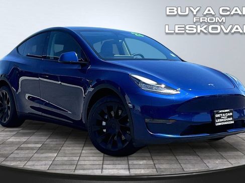 Used 2023 Tesla Model Y Long Range AWD/4WD image 1