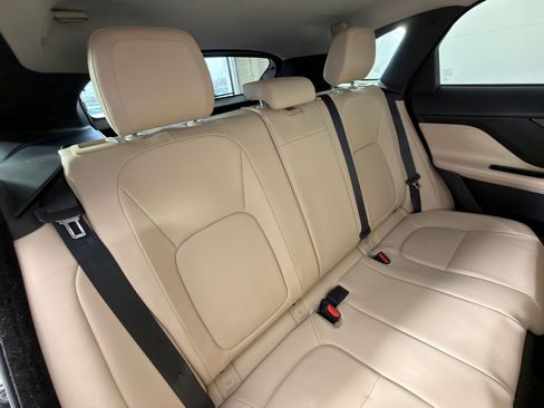 Used 2017 Jaguar F-PACE Premium image 29