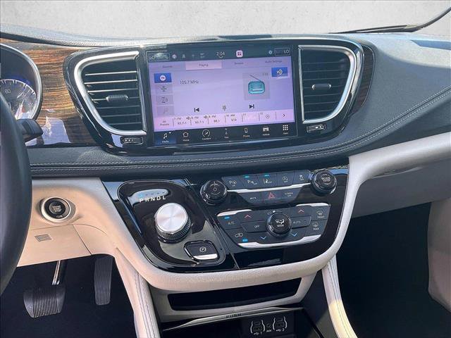 Used 2022 Chrysler Pacifica Limited FWD image 8