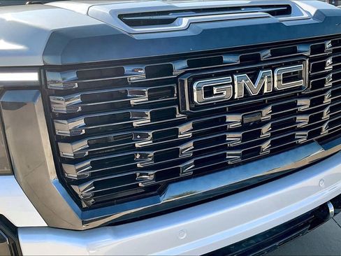 Used 2024 GMC Sierra 3500 Denali Ultimate image 39