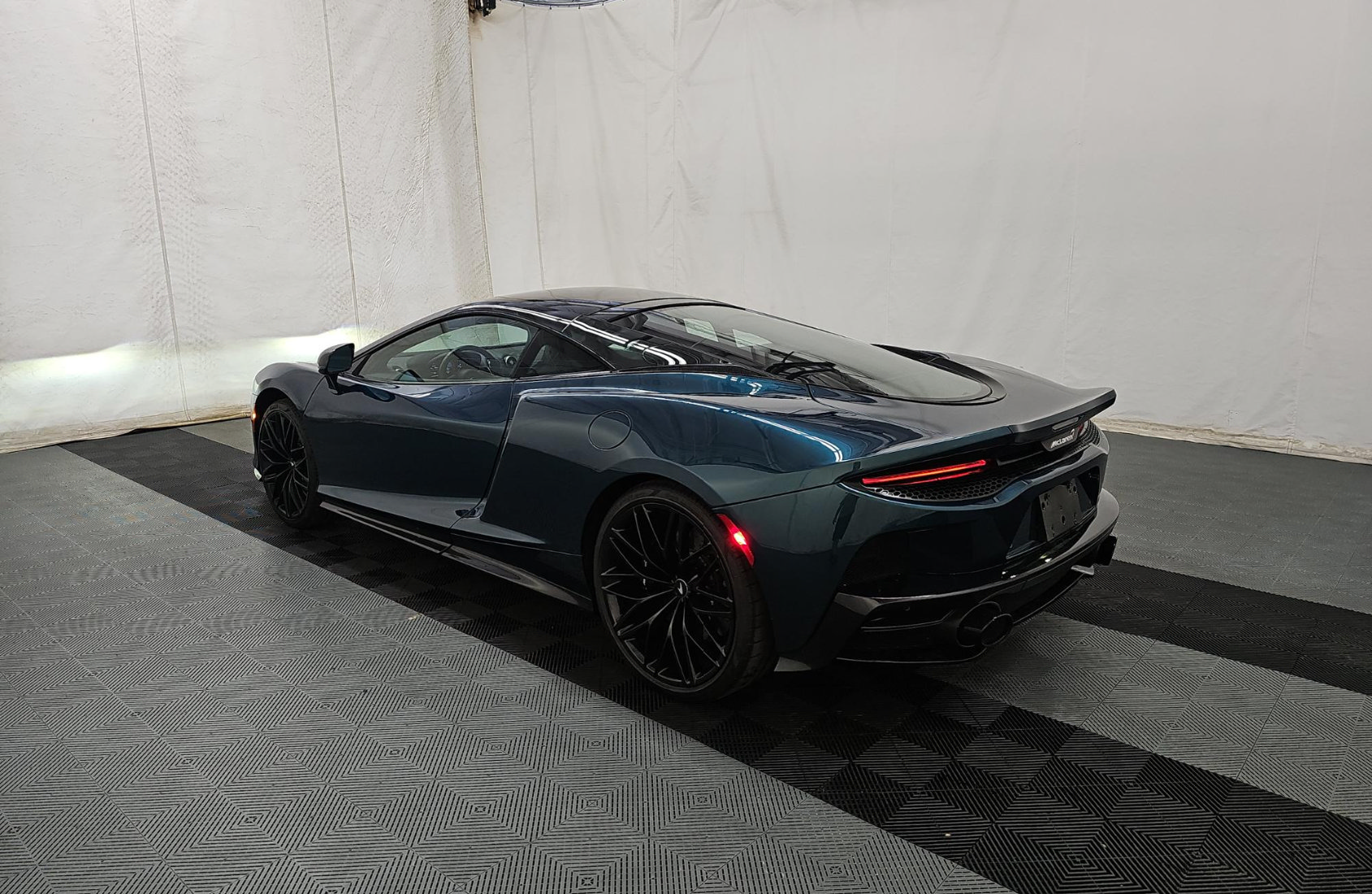 Used 2023 McLaren GT RWD image 3