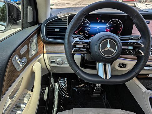 New 2026 Mercedes-Benz GLS 450 4MATIC image 38