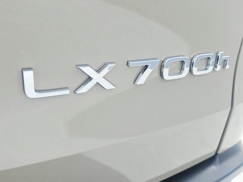 Used 2025 Lexus LX 700h Overtrail AWD/4WD image 9