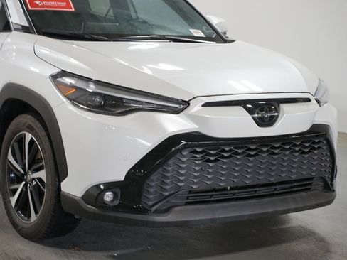 Used 2024 Toyota Corolla Cross AWD Hybrid w/ Convenience Package image 4