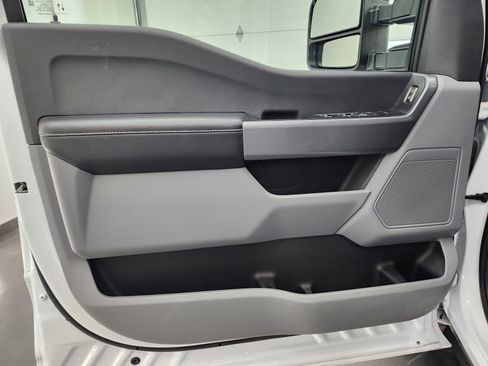 Used 2023 Ford F350 XLT image 38