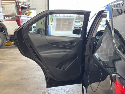 Used 2023 Chevrolet Equinox LT image 32