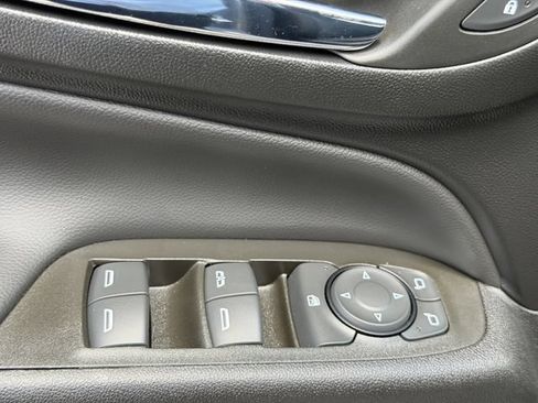 Used 2023 Chevrolet Equinox LT FWD image 22