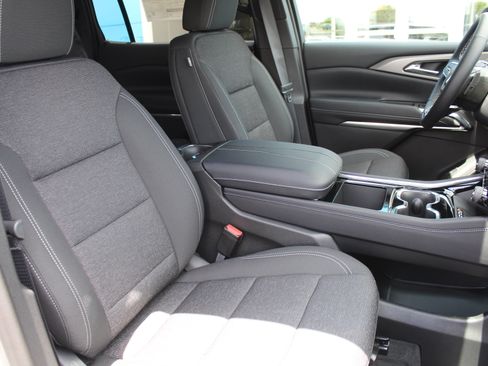 New 2026 Chevrolet Traverse LT w/ Sun and Wheel Package FWD image 16
