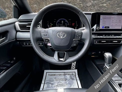Used 2025 Toyota Camry SE FWD image 5