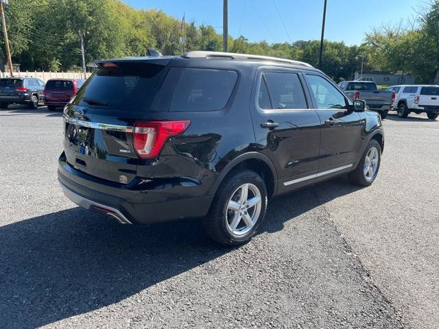 Used 2017 Ford Explorer XLT w/ Equipment Group 202A AWD/4WD image 7