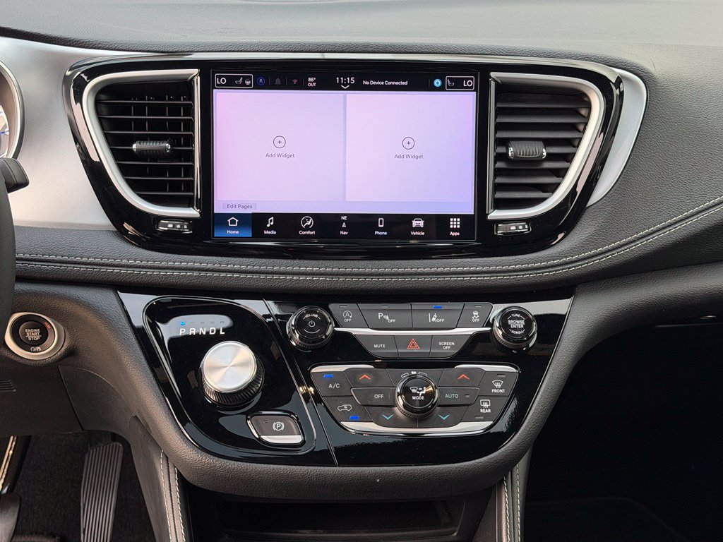Used 2025 Chrysler Pacifica Limited FWD image 39