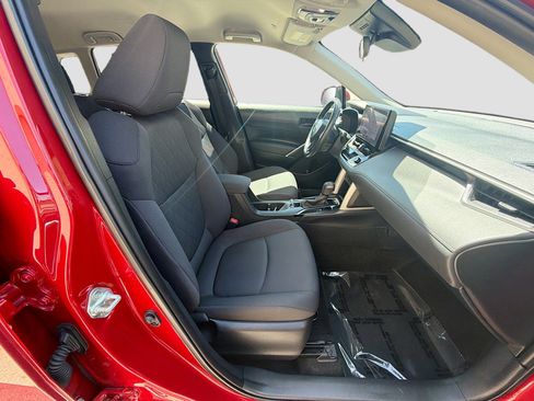 Used 2023 Toyota Corolla Cross LE FWD image 32