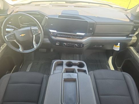 Used 2023 Chevrolet Silverado 1500 LT AWD/4WD image 9