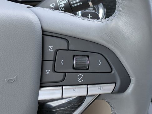 Certified 2023 Cadillac XT6 Premium Luxury FWD image 23